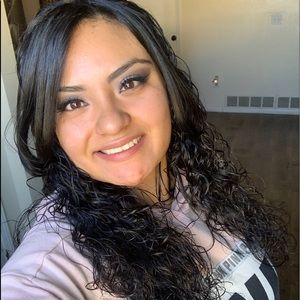 Meet your Posher, Cynthia